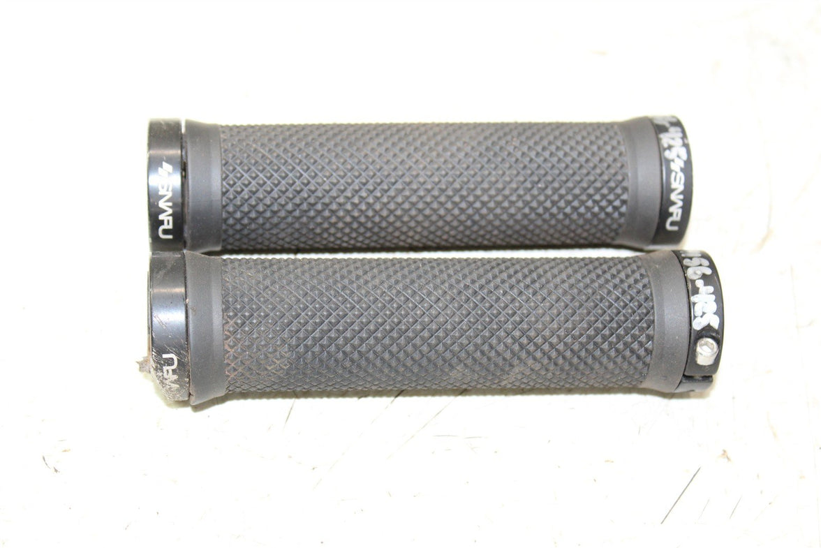 2007 Polaris Trail Boss 330 2x4 SNAFU Handlebar Lock On Grips 34156