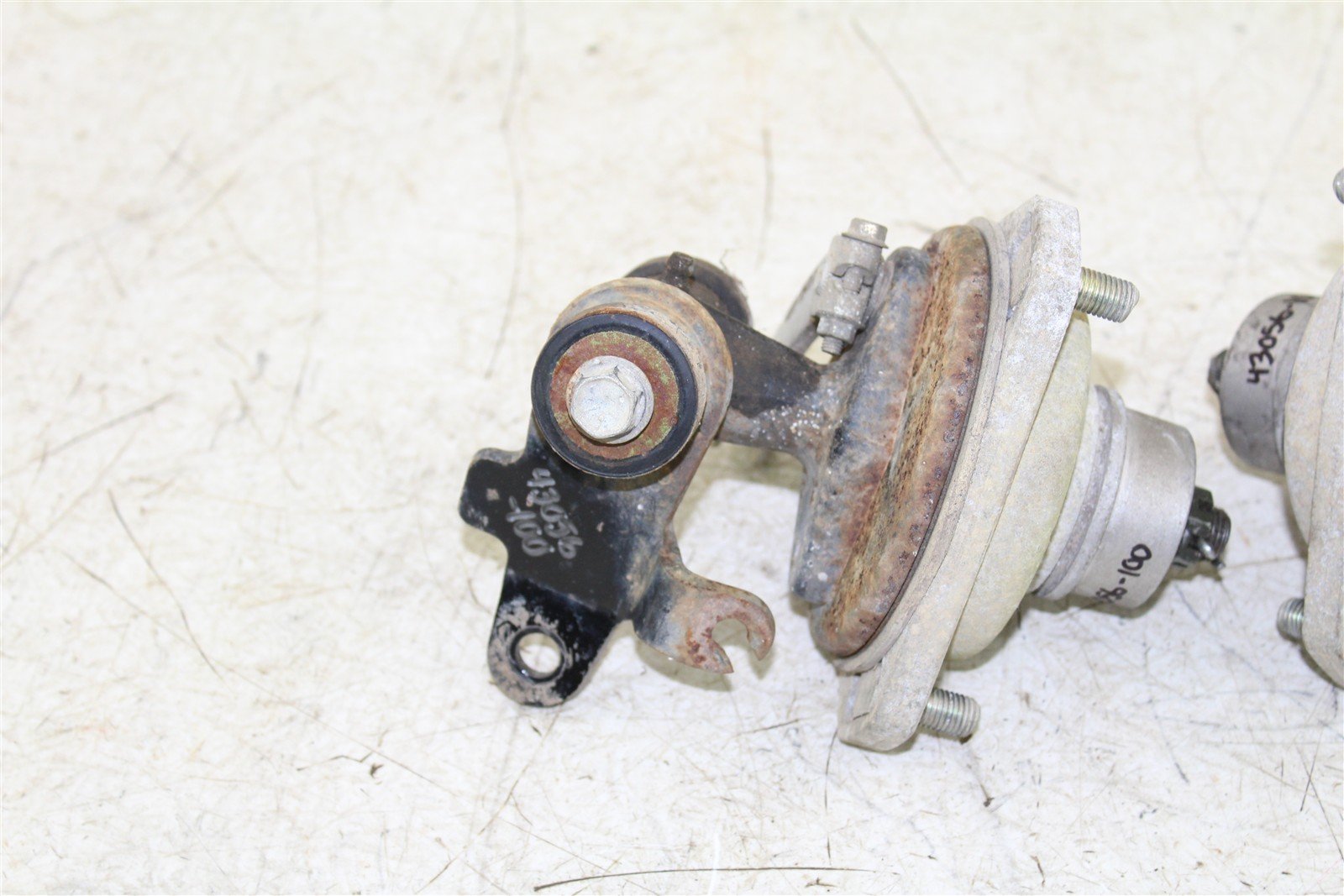 2003 Suzuki Quad Sport LT 80 Front Brake Drums Plate Hub w/ Spindles 43056