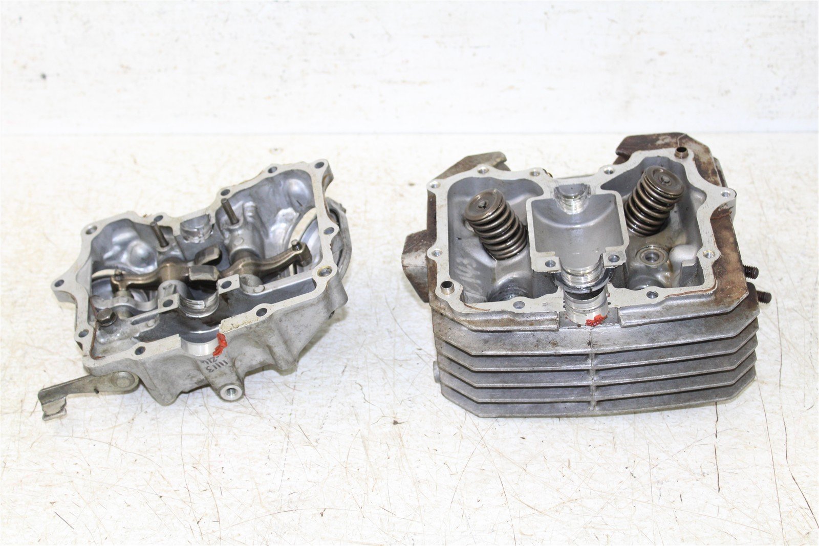 1988 Honda Fourtrax 300 4x4 Cylinder Head Valve Cover Rockers READ DESCRIP 11113