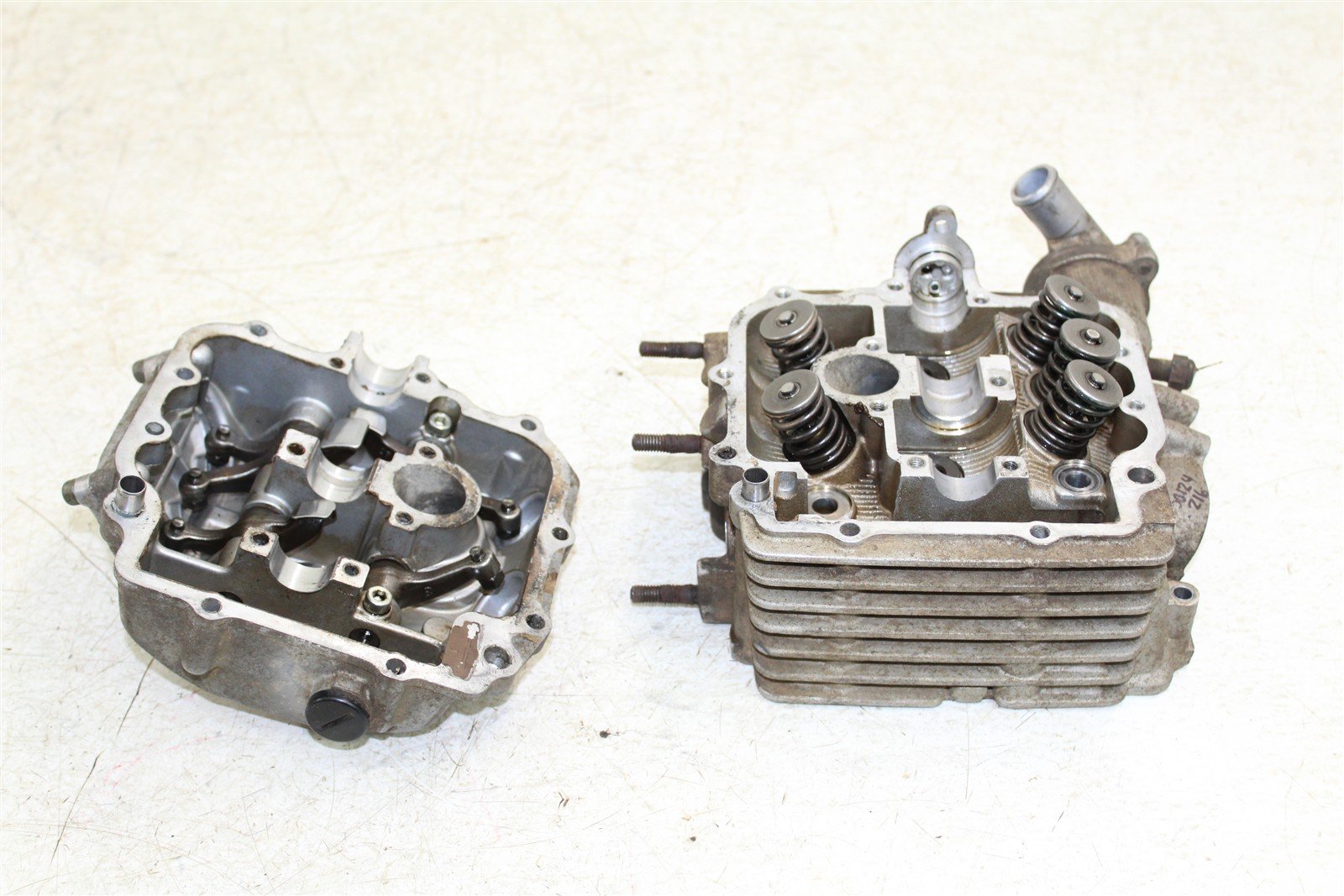 2002 Yamaha Grizzly 660 4x4 Cylinder Head Valve Cover w/ Rocker Arms 50124