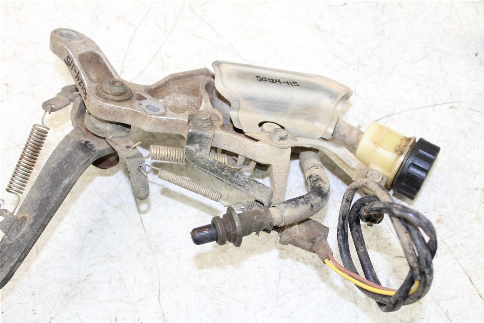 2002 Yamaha Grizzly 660 4x4 Rear Brake Pedal w/ Master Cylinder & Switch 50124