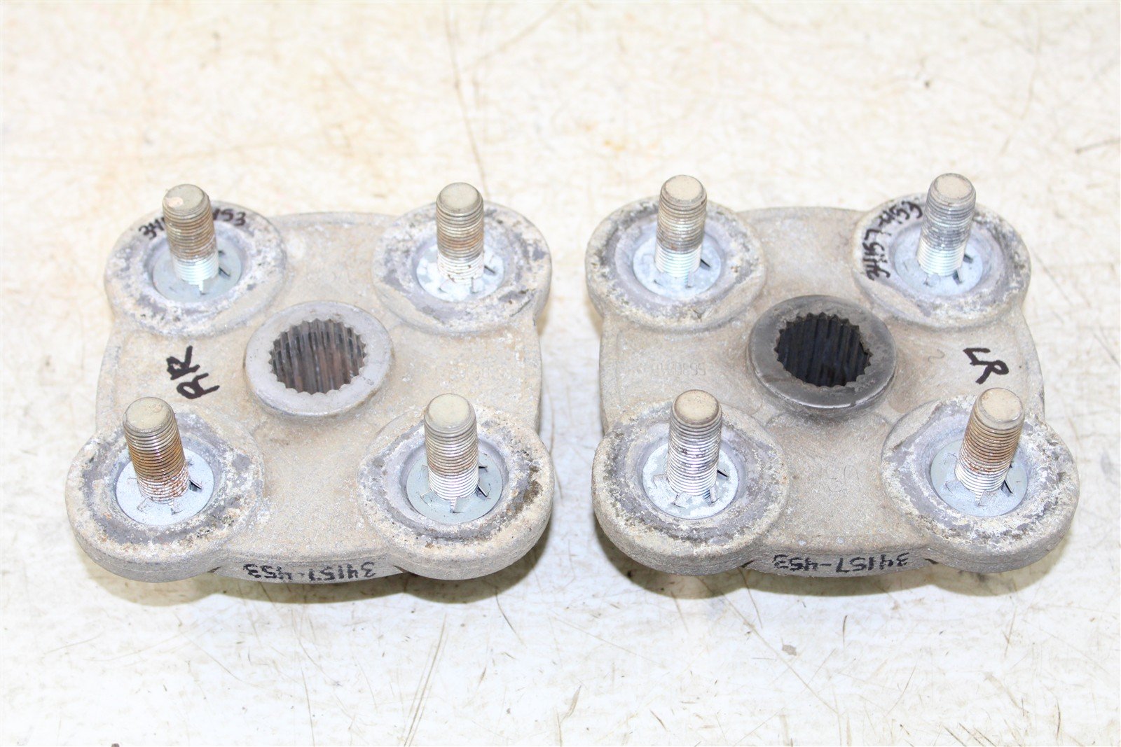 1999 Polaris Magnum 500 4x4 Rear Hubs Wheel Mounts 34157