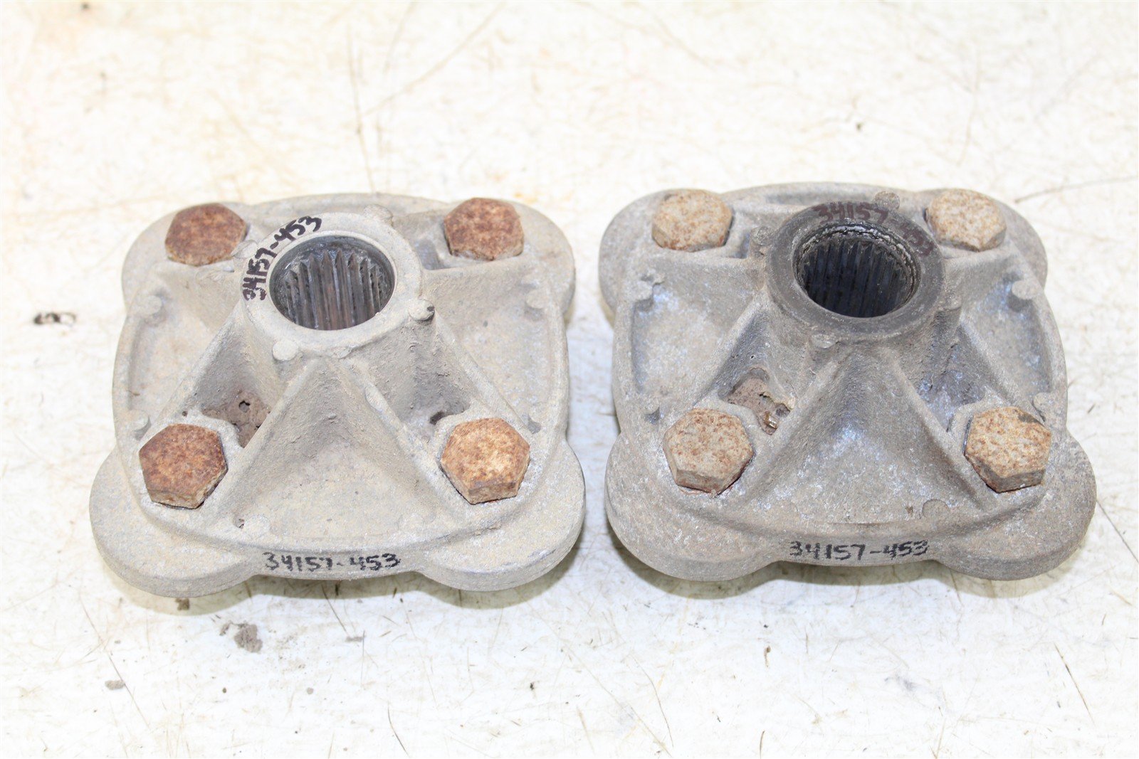1999 Polaris Magnum 500 4x4 Rear Hubs Wheel Mounts 34157