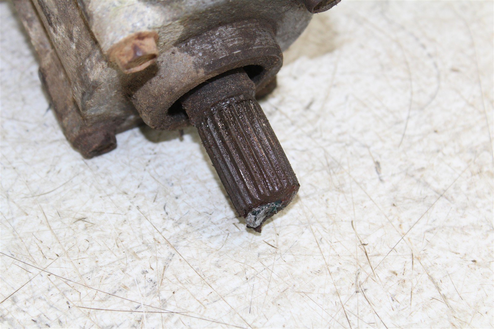 1999 Polaris Magnum 500 4x4 Rear Differential w/ Drive Axle 34157