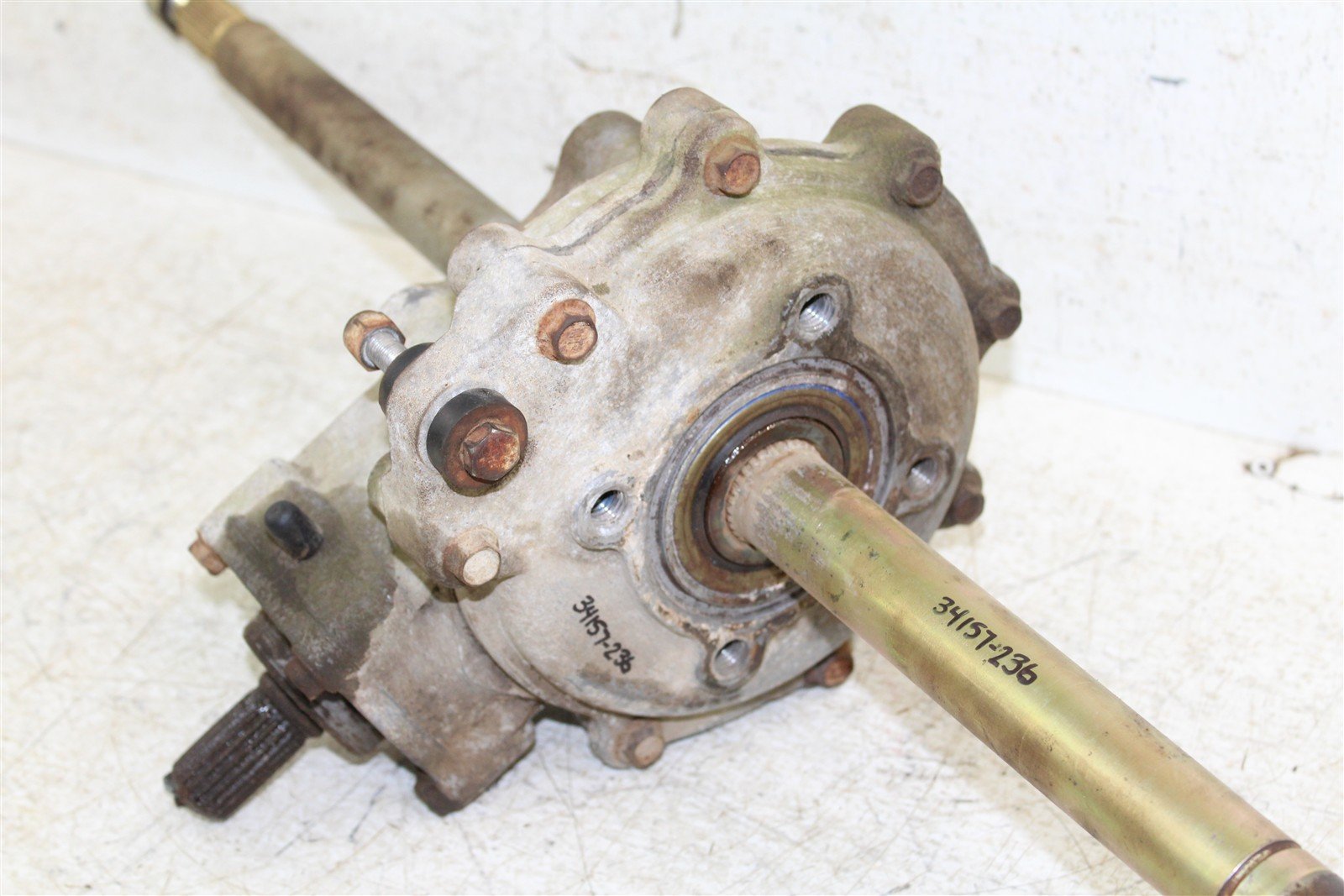 1999 Polaris Magnum 500 4x4 Rear Differential w/ Drive Axle 34157