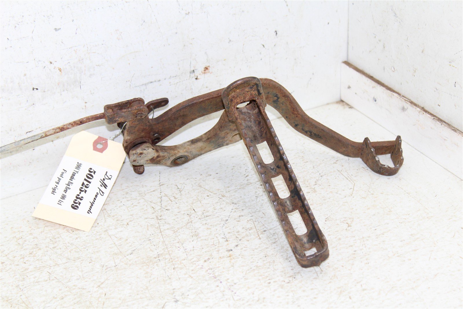 2001 Yamaha Big Bear 400 4x4 Right Foot Peg Rest w/ Rear Brake Pedal & Rod 50125