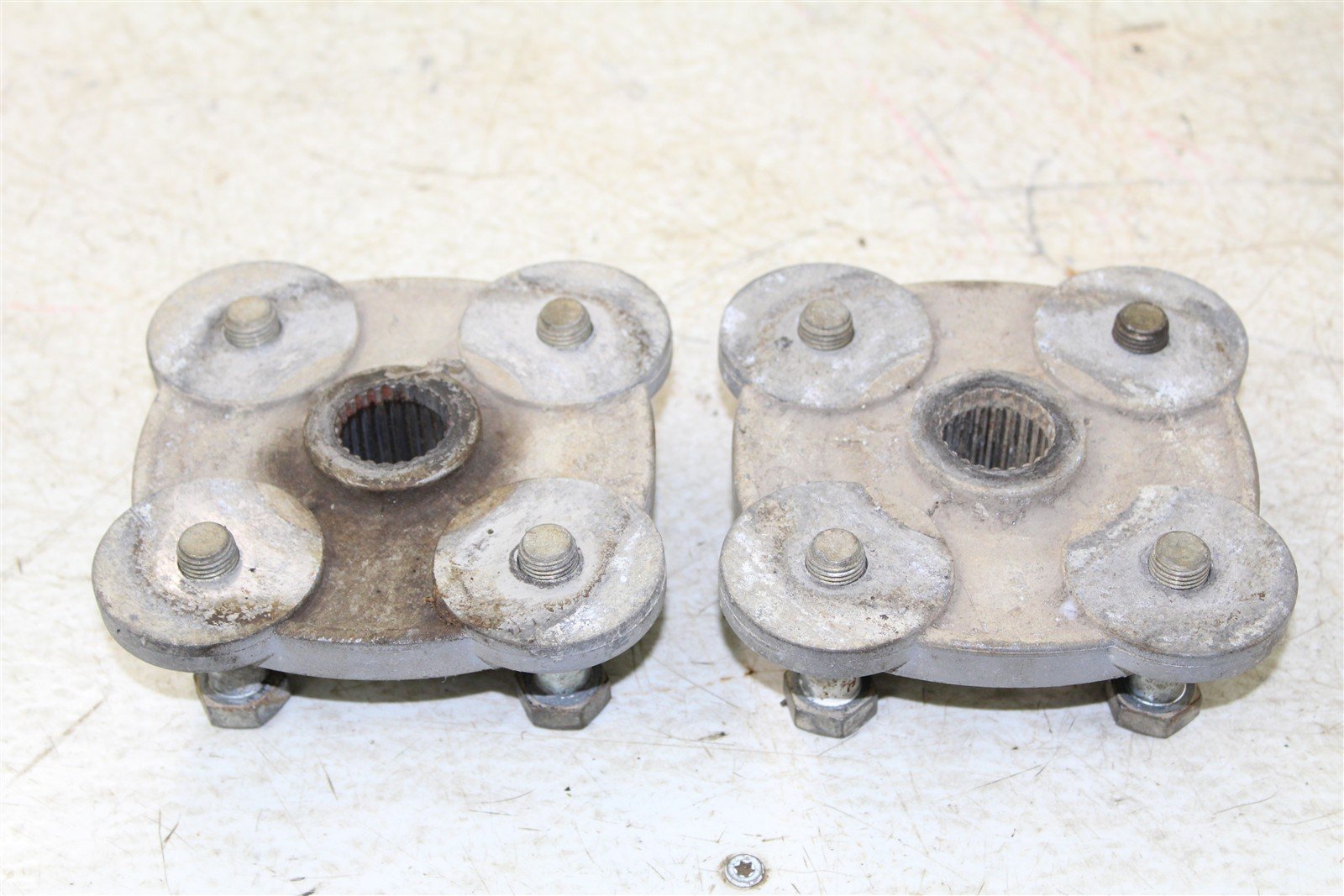 1997 Polaris Scrambler 500 4x4 Rear Hubs Wheel Mounts 34160