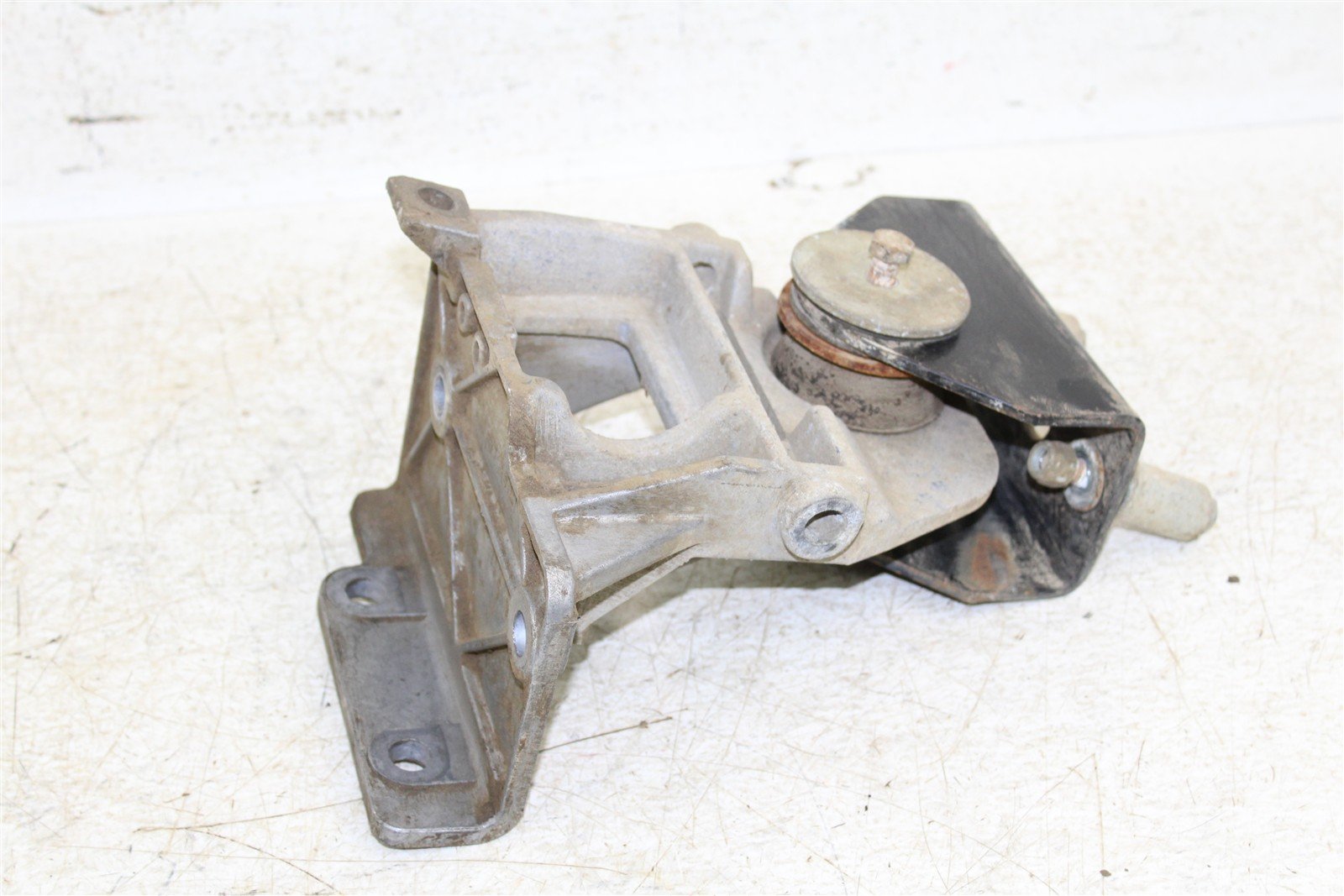 2003 EZGO TXT GAS Golf Cart Engine Mounts Motor Brackets Skid Plate Guard 10250