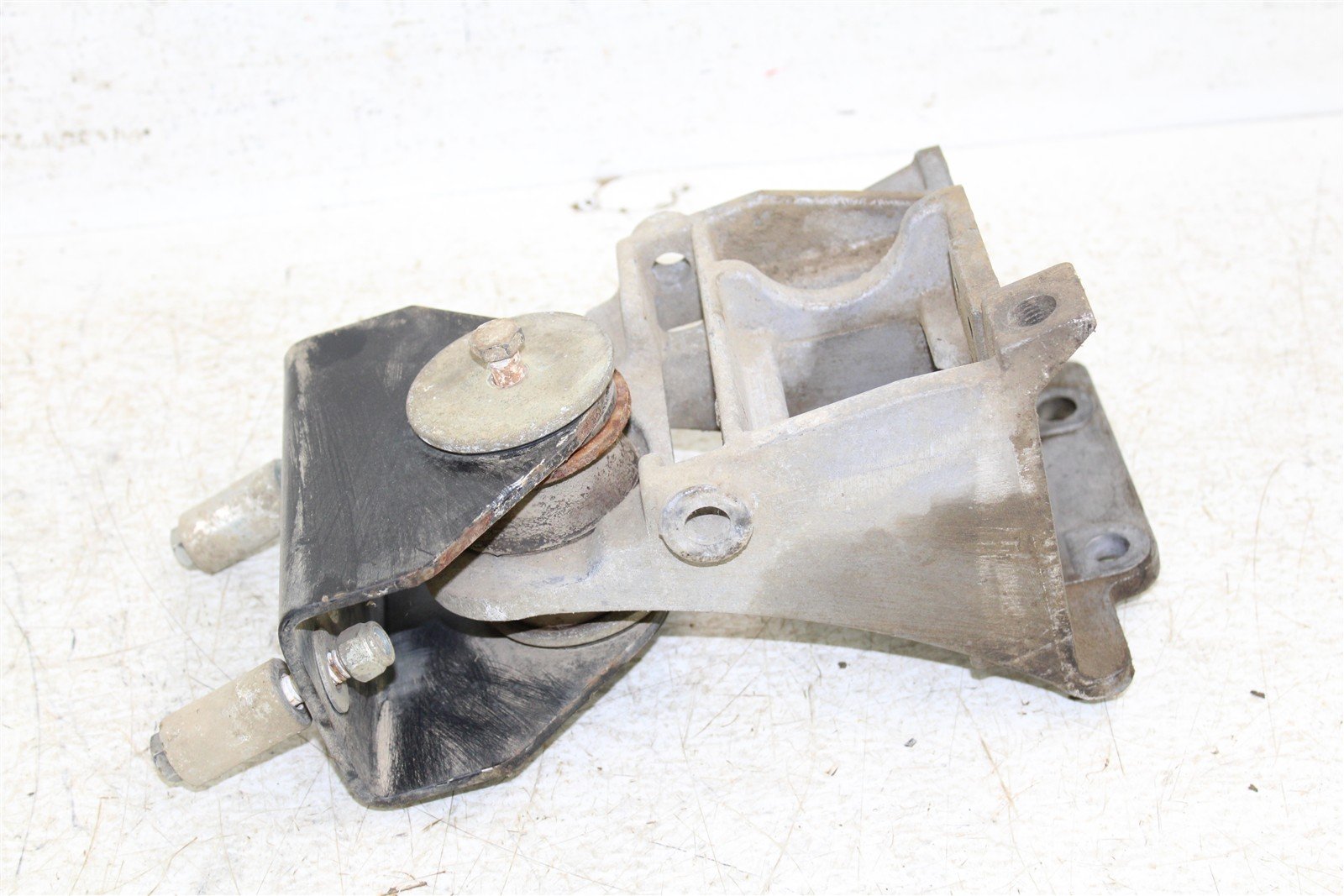 2003 EZGO TXT GAS Golf Cart Engine Mounts Motor Brackets Skid Plate Guard 10250