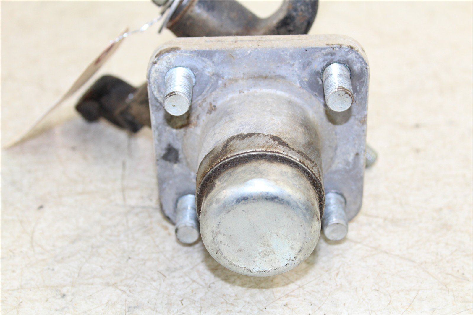 2003 EZGO TXT GAS Golf Cart Front Right Hub w/ Spindle Knuckle 10250