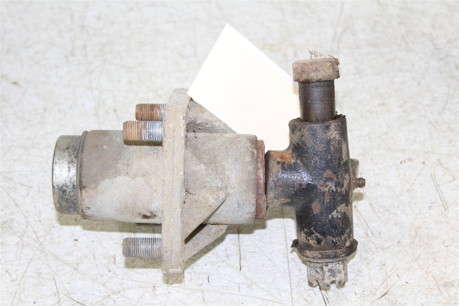 1994 EZGO Marathon GAS Golf Cart Front Left Spindle Knuckle w/ Hub 10251