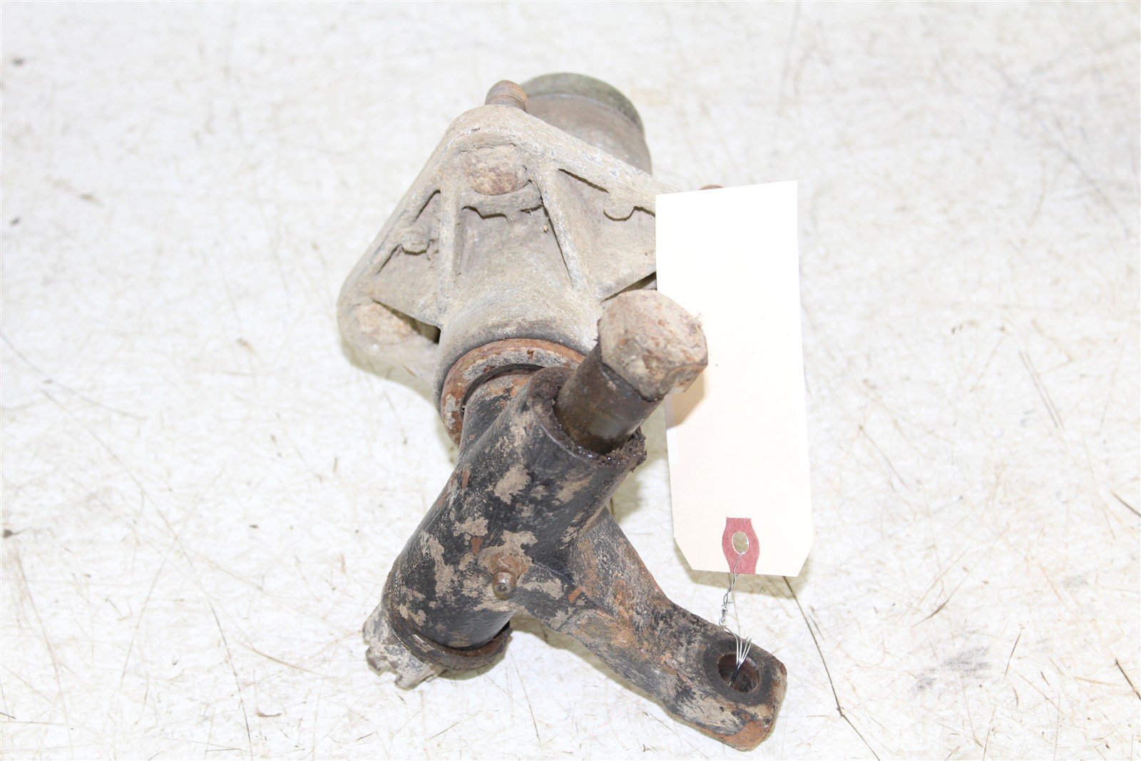 1994 EZGO Marathon GAS Golf Cart Front Left Spindle Knuckle w/ Hub 10251