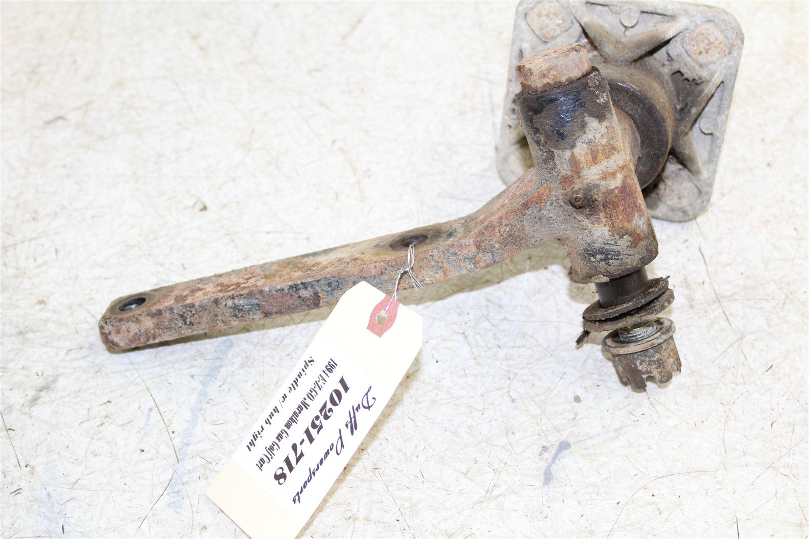 1994 EZGO Marathon GAS Golf Cart Front Right Spindle Knuckle w/ Hub 10251