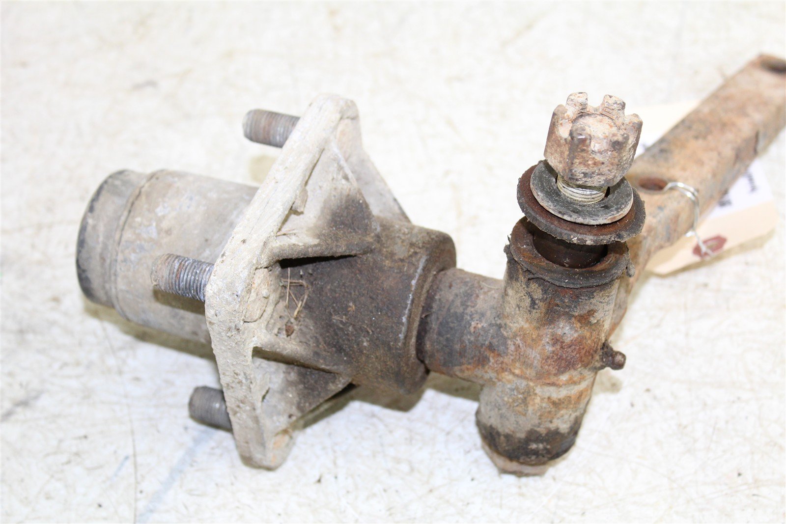 1994 EZGO Marathon GAS Golf Cart Front Right Spindle Knuckle w/ Hub 10251