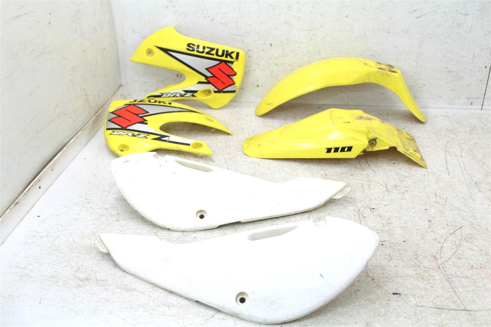 2004 Suzuki DRZ 110 Plastics Set Fenders Tank Shrouds Number Plate 893G