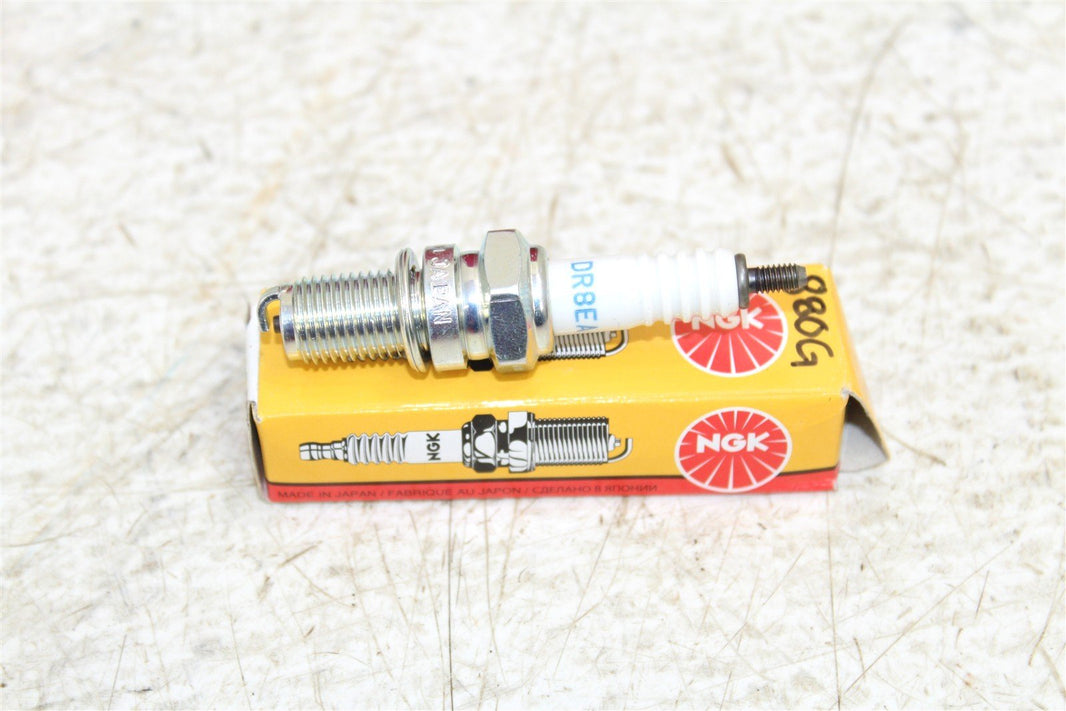 NGK DR8EA Spark Plug 7162 New 880G