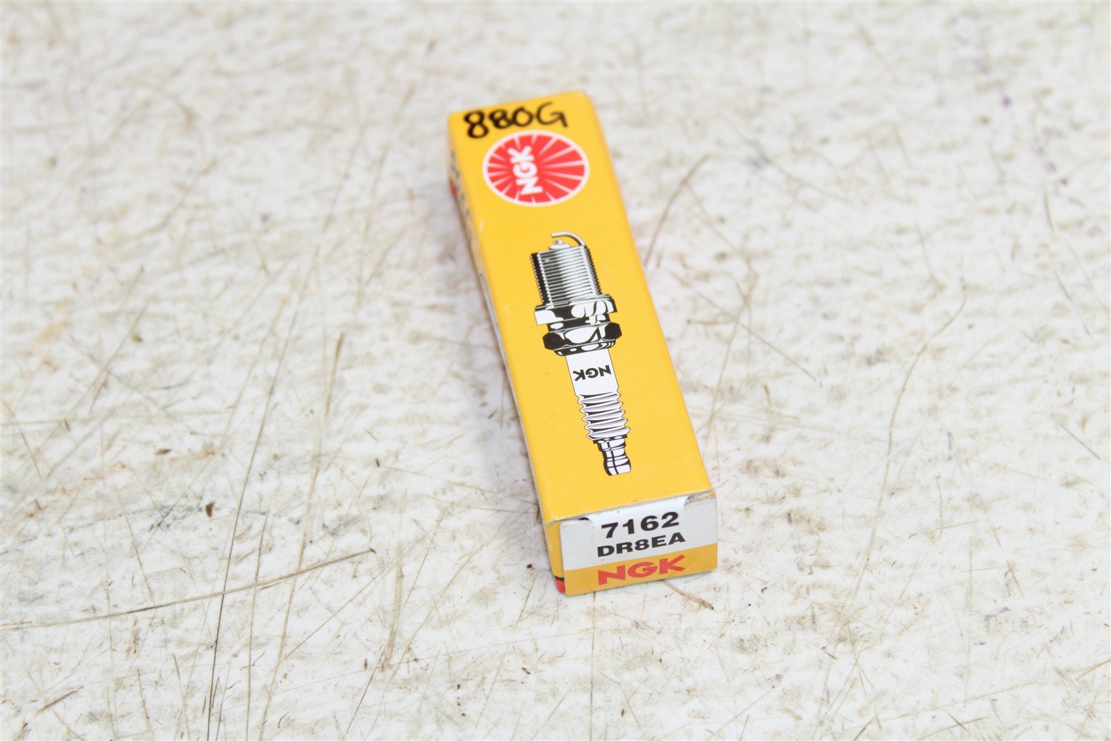 NGK DR8EA Spark Plug 7162 New 880G