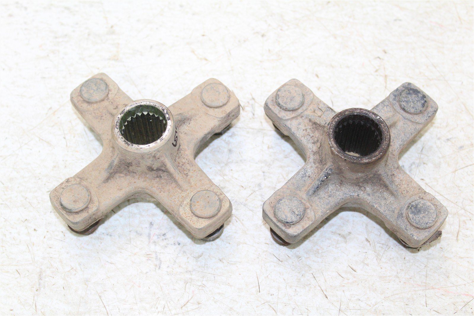 1990 Yamaha Blaster 200 Rear Hubs Wheel Mounts 657G