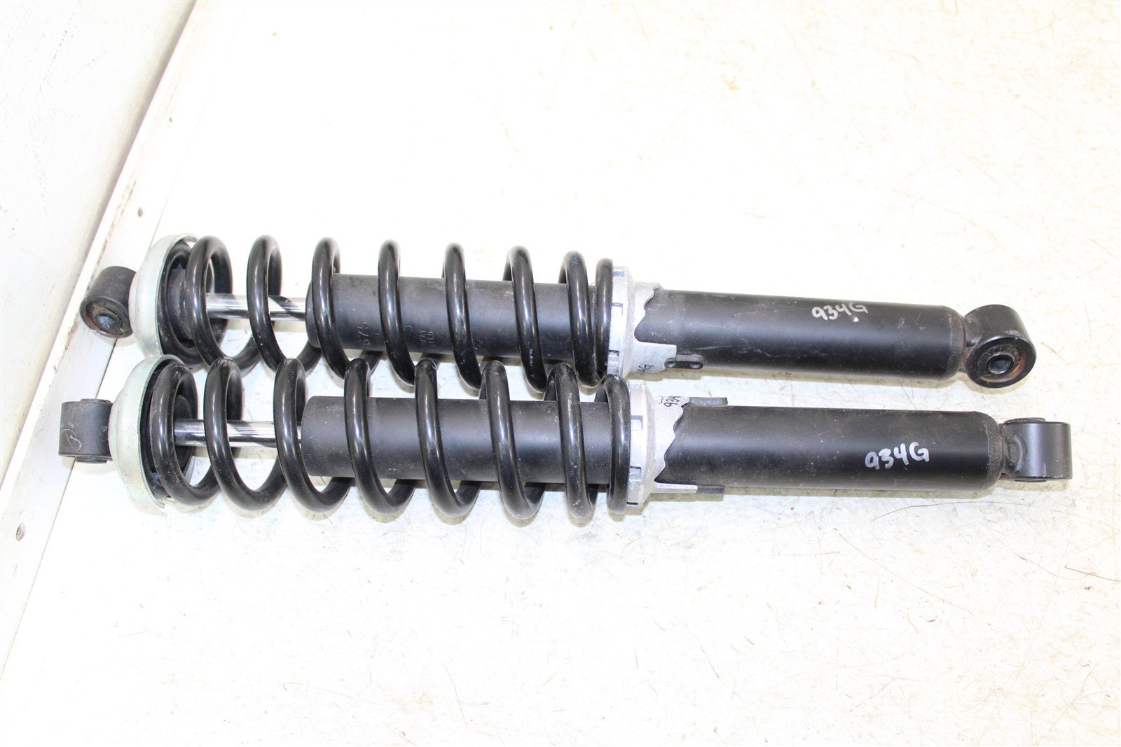 2010-2013 Can Am Spyder RT S Front Shocks Spring Absorber Left Right 934G