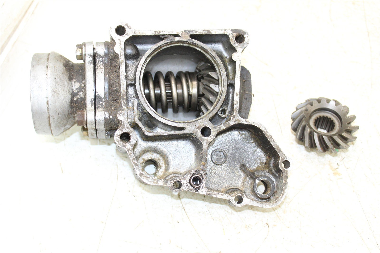 1990 Kawasaki Bayou 220 Rear Drive Shaft Output Bevel Gear 920G