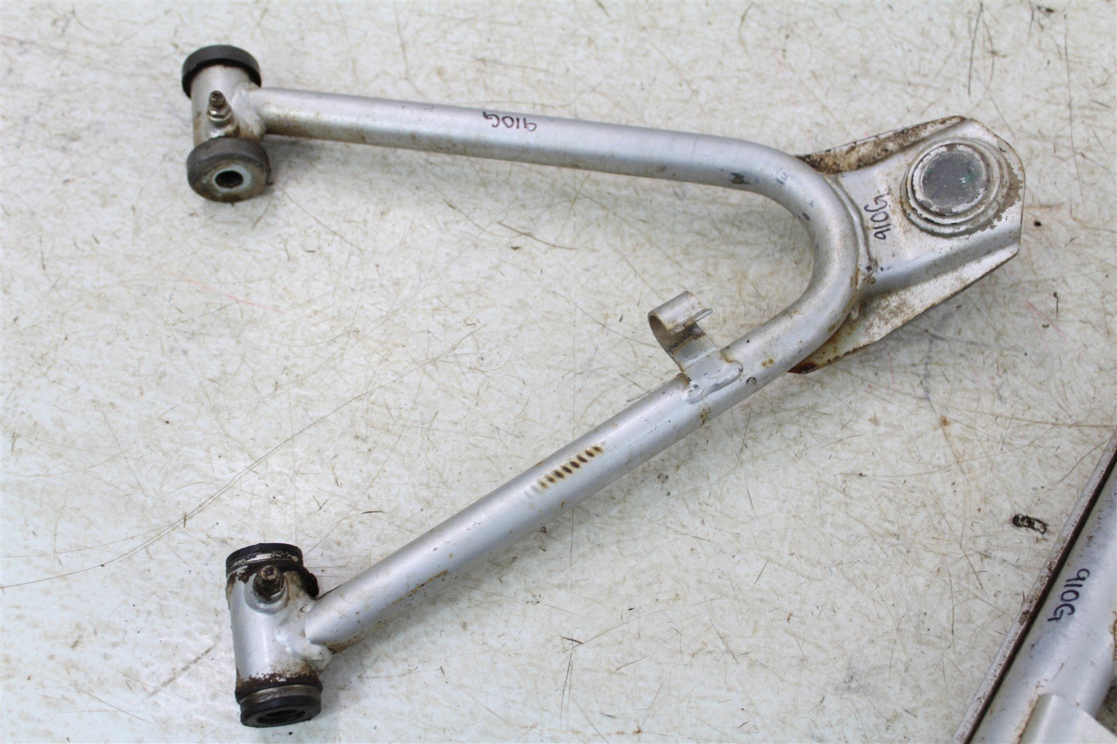 2001 Yamaha Warrior 350 Front Right Control A Arms Upper Lower 910G