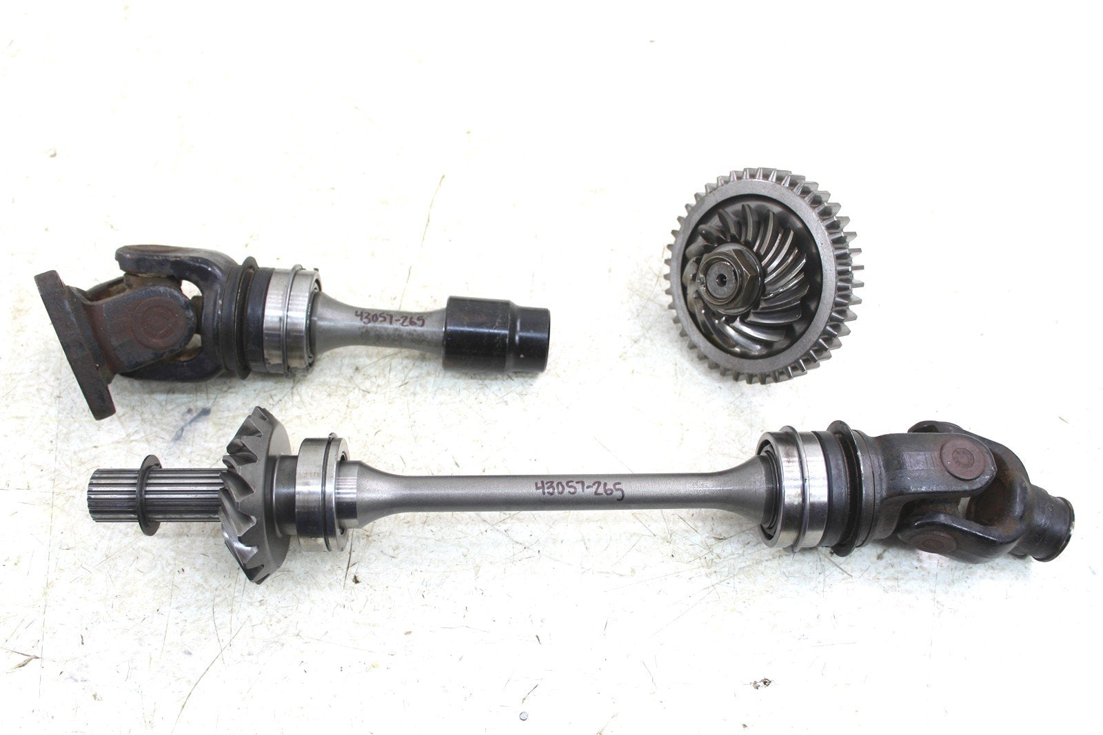 2003 Suzuki Vinson 500 4x4 Center Mid Drive Shaft Assembly w/ Bevel Gear 43057