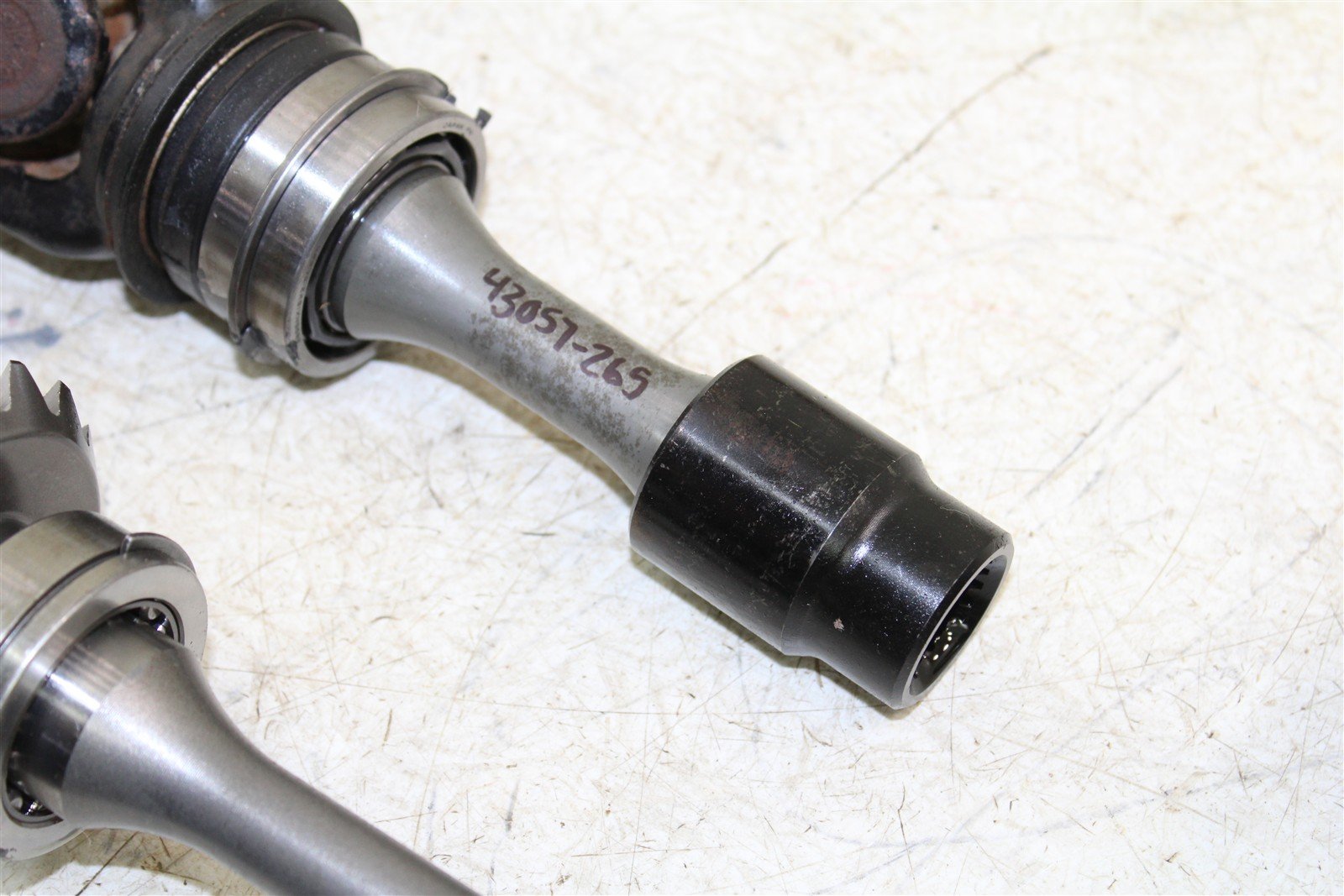 2003 Suzuki Vinson 500 4x4 Center Mid Drive Shaft Assembly w/ Bevel Gear 43057