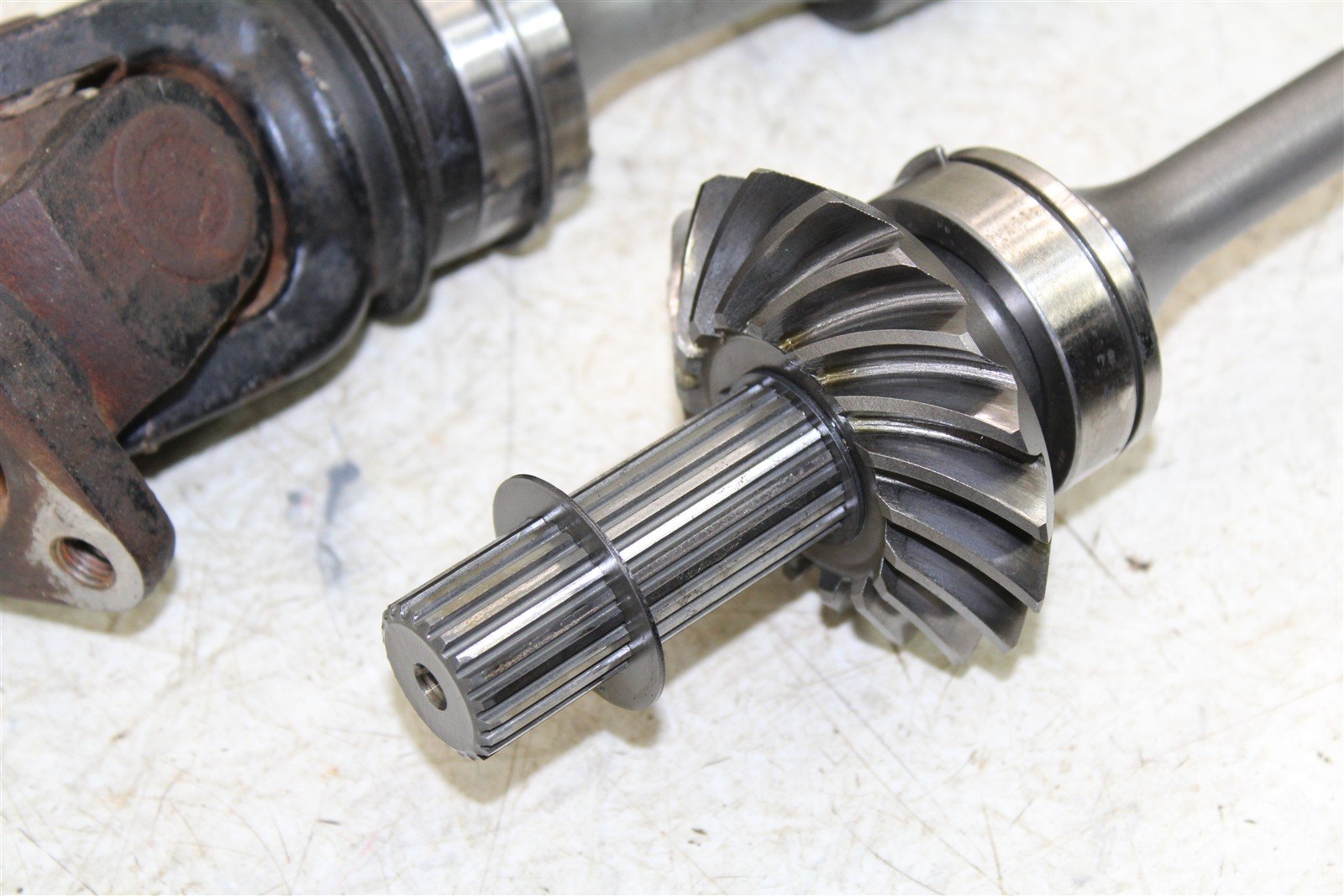 2003 Suzuki Vinson 500 4x4 Center Mid Drive Shaft Assembly w/ Bevel Gear 43057