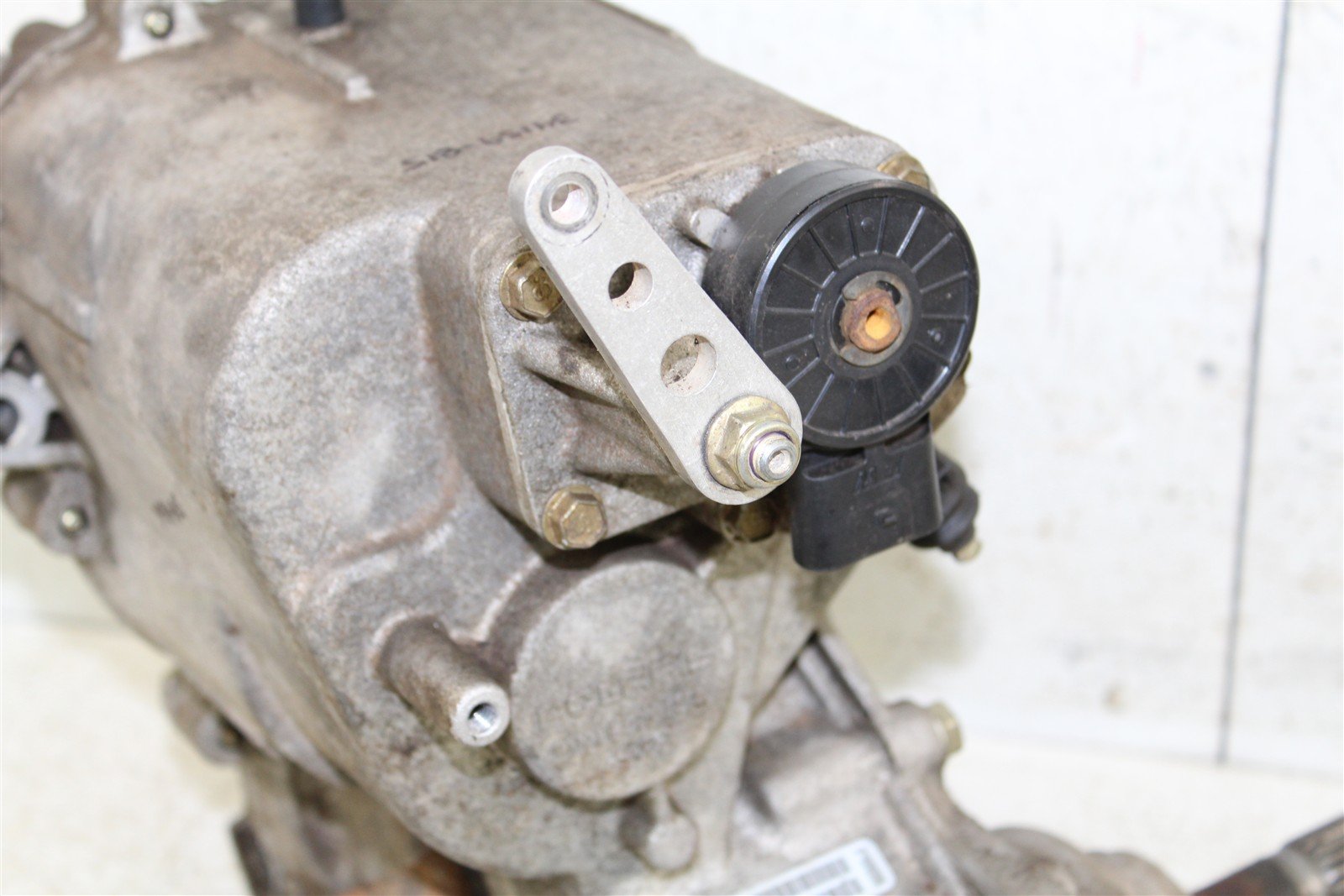 2004 Polaris ATP 330 4x4 Transmission Gear Box Case 34159