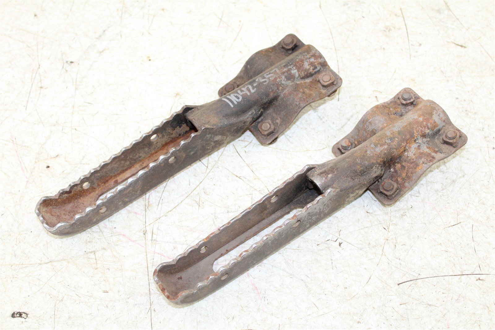1986 Honda TRX 200 SX Foot Pegs Rests Set Left Right 11042