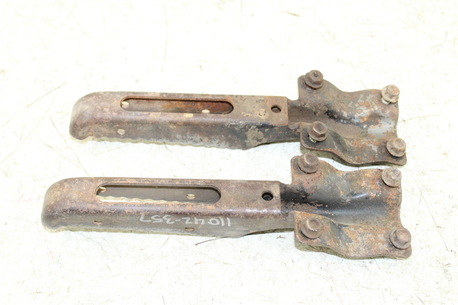 1986 Honda TRX 200 SX Foot Pegs Rests Set Left Right 11042