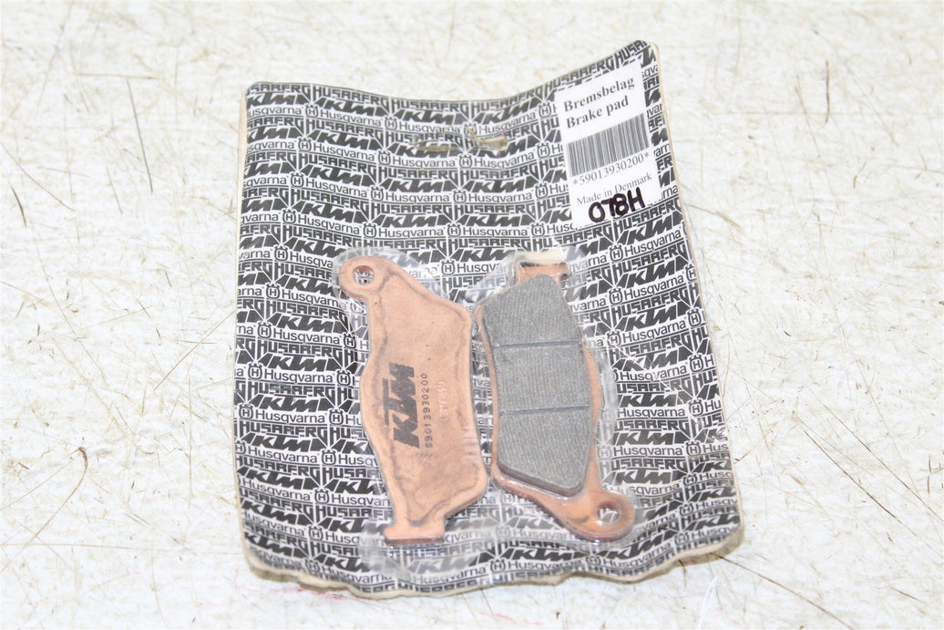 Husqvarna KTM Front Brake Pad Set 59013930200 NEW 078H