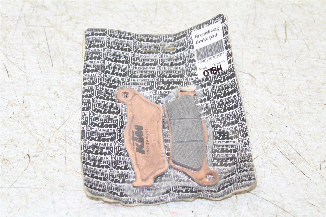 Husqvarna KTM Front Brake Pad Set 59013930200 NEW 078H