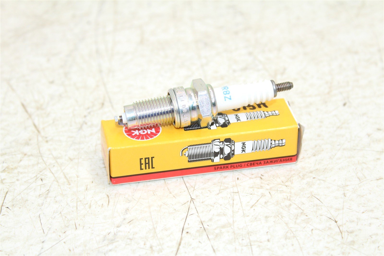 NGK Spark Plug DPR8Z NEW 075H