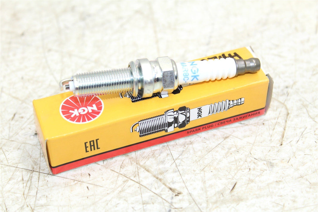 NGK Spark Plug LMAR8C-9 NEW 074H