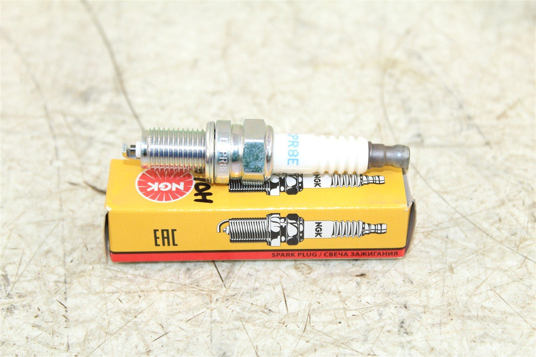 NGK Spark Plug DCPR8E NEW 070H