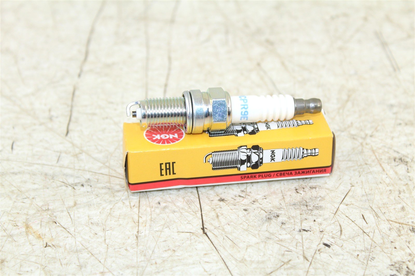NGK Spark Plug DCPR9E NEW 069H