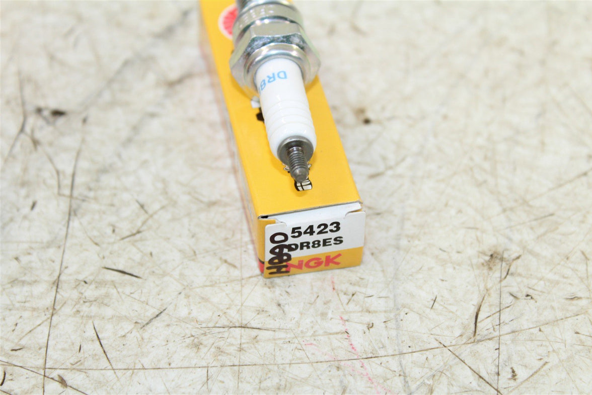 NGK Spark Plug DR8ES NEW 068H