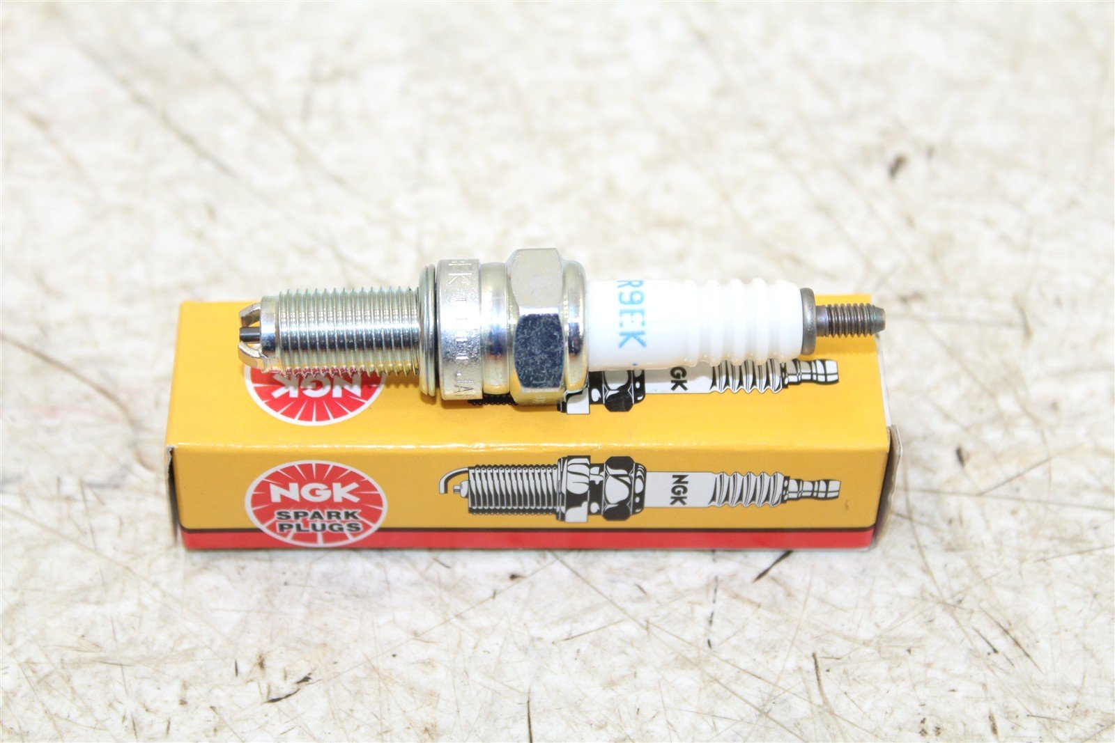 NGK Spark Plug CR9EK NEW 066H