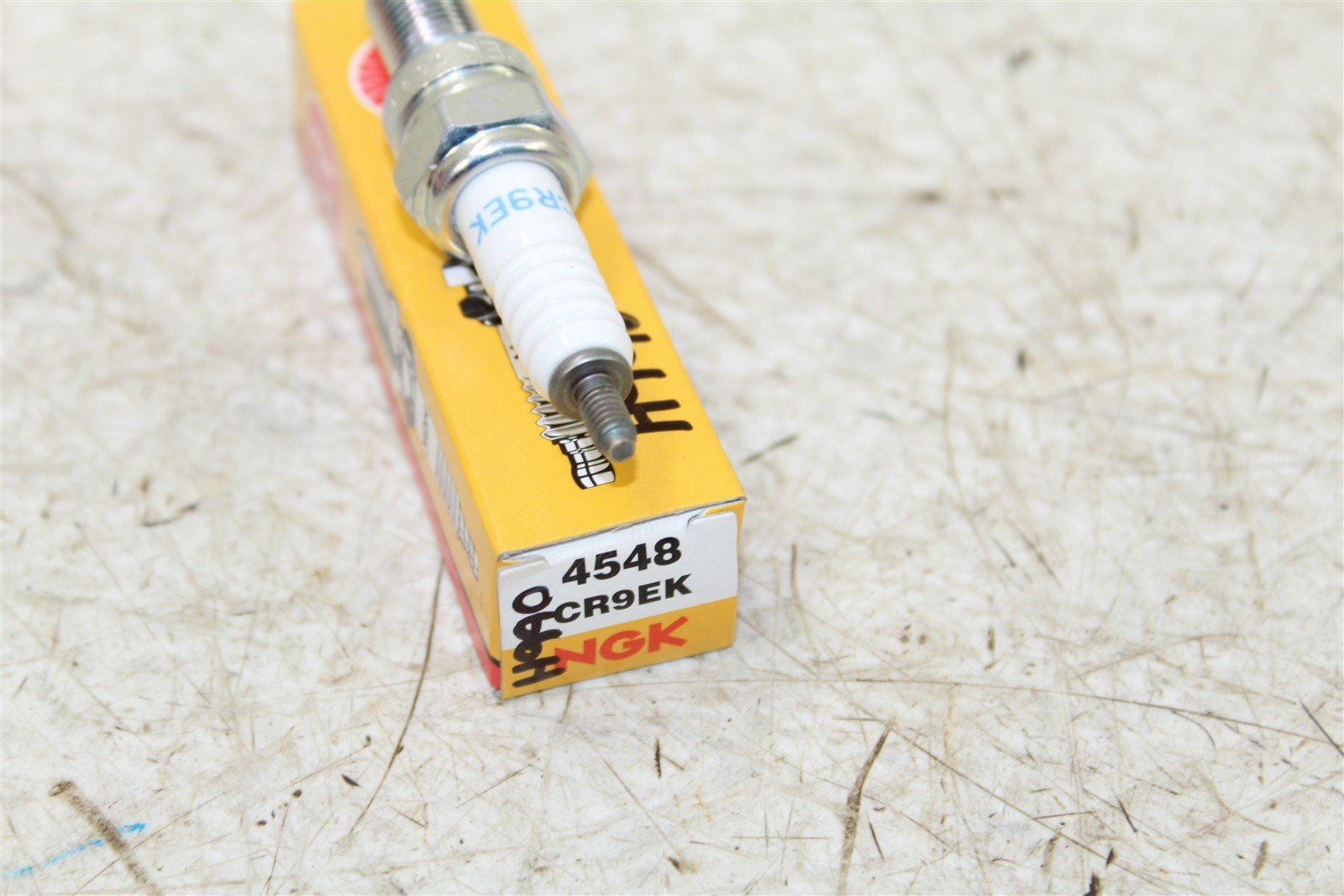 NGK Spark Plug CR9EK NEW 066H