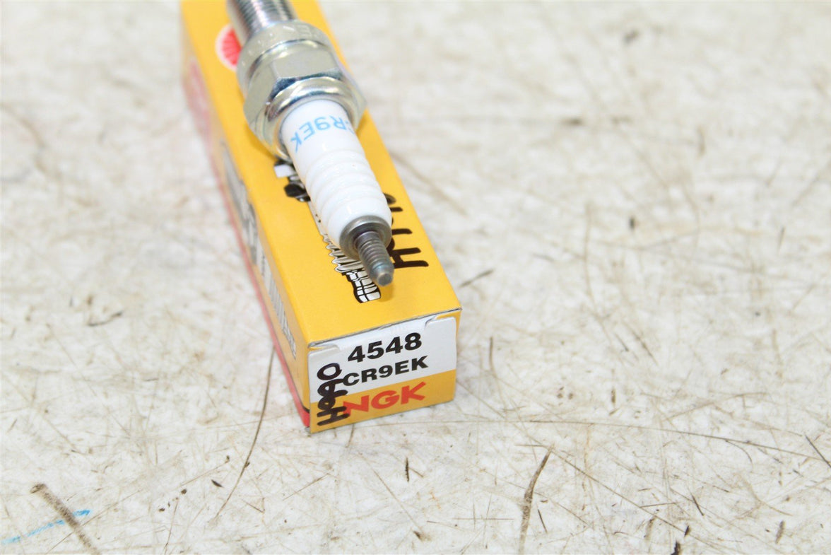 NGK Spark Plug CR9EK NEW 066H
