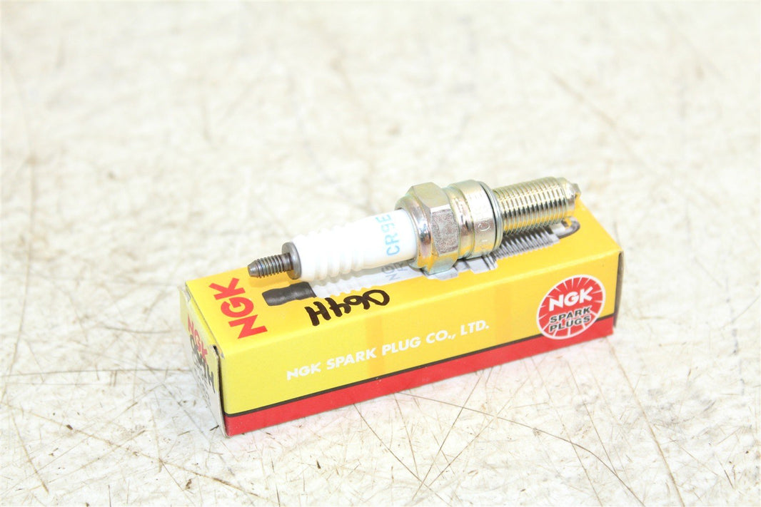 NGK Spark Plug CR9E NEW 064H