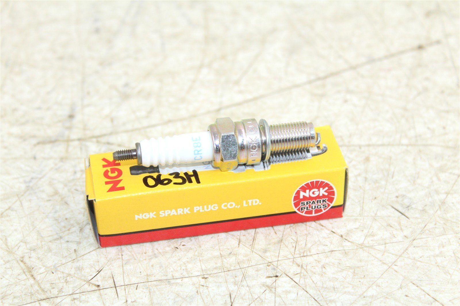NGK Spark Plug CR8E NEW 063H
