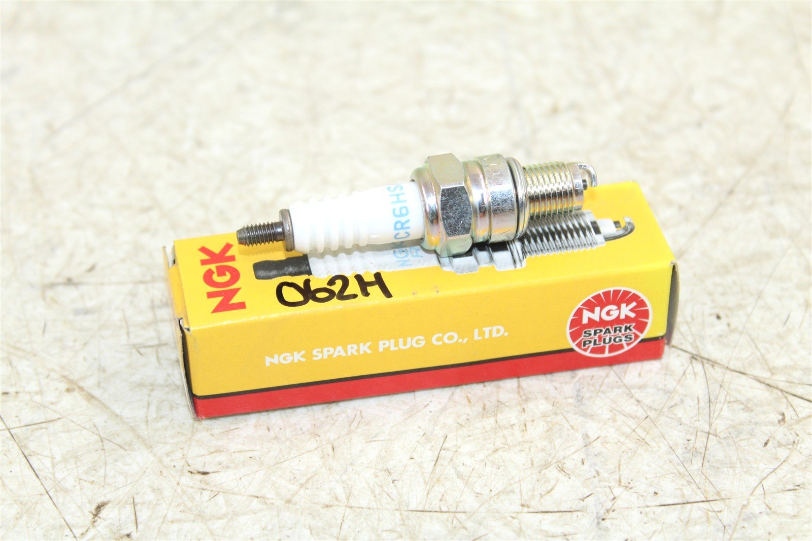 NGK Spark Plug CR6HSA NEW 062H