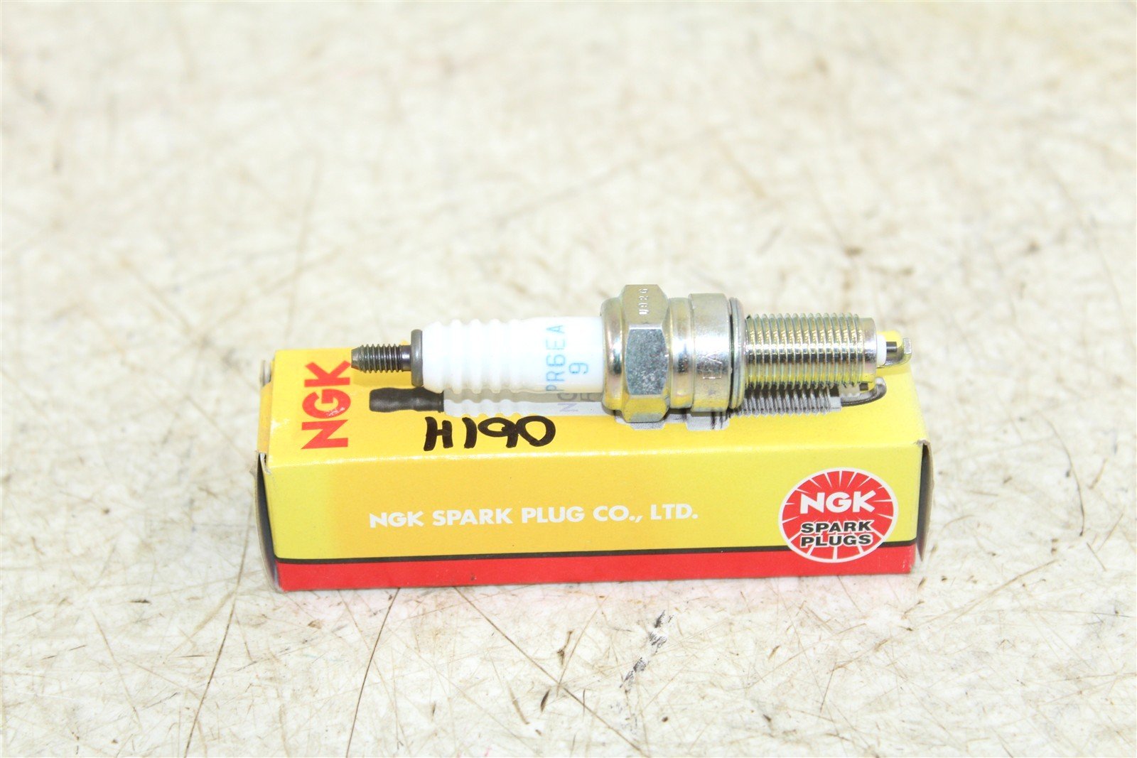 NGK Spark Plug CPR6EA-9 NEW 061H
