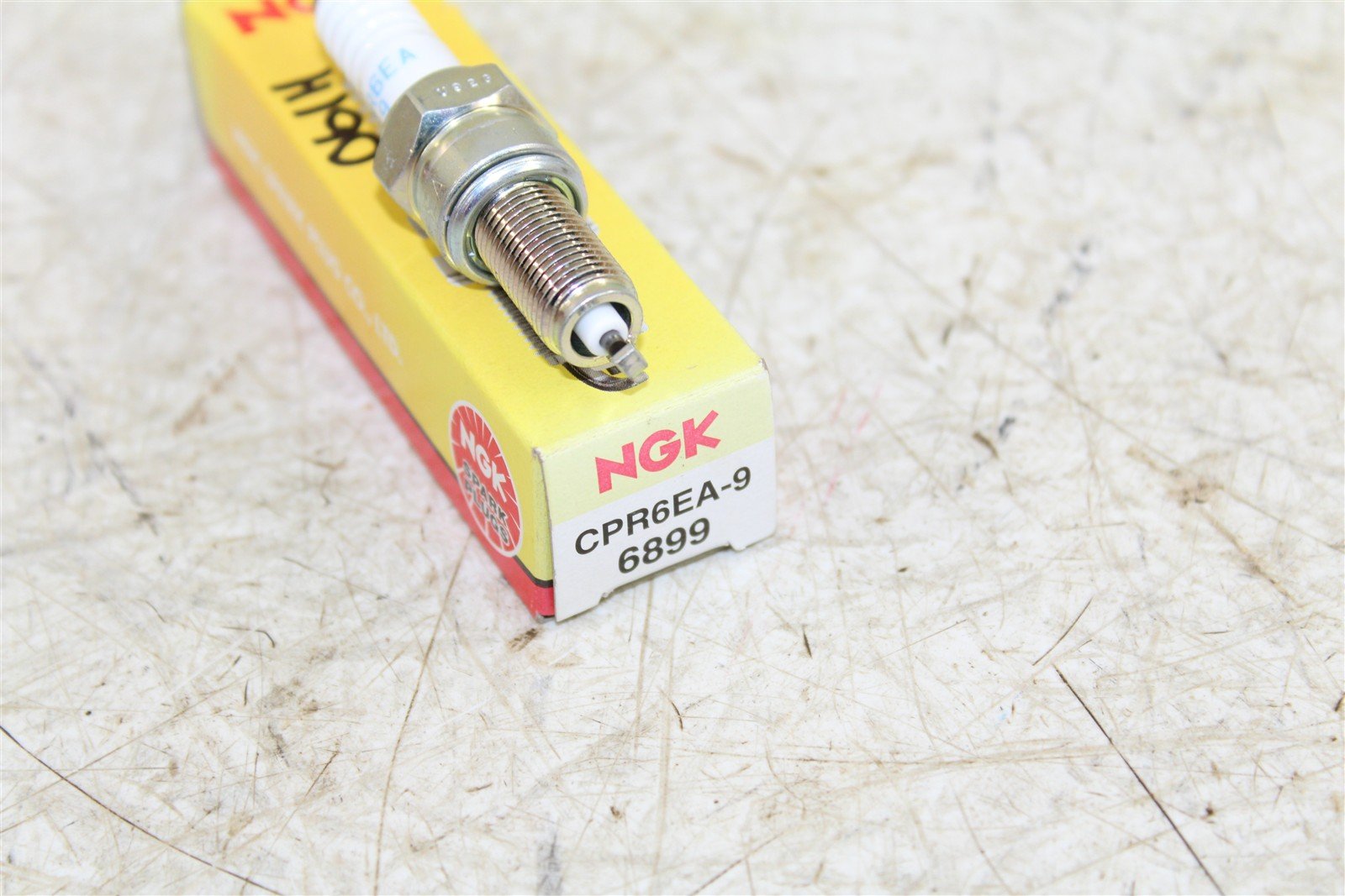 NGK Spark Plug CPR6EA-9 NEW 061H