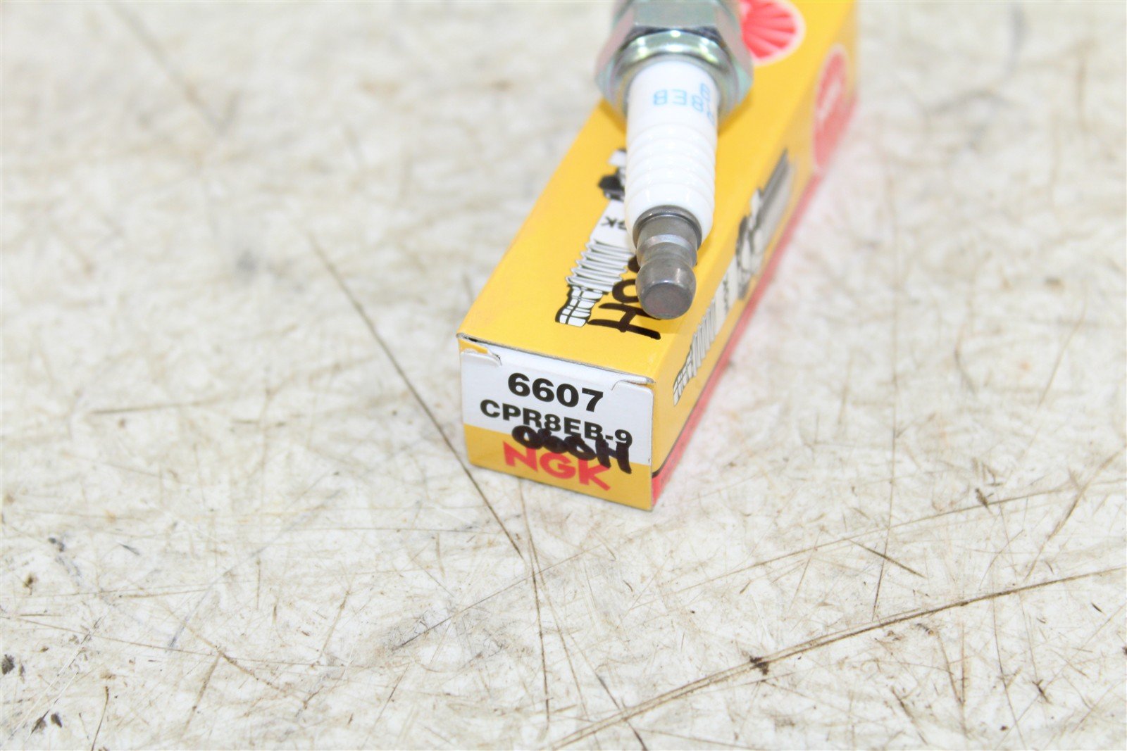 NGK Spark Plug CPR8EB-9 NEW 060H