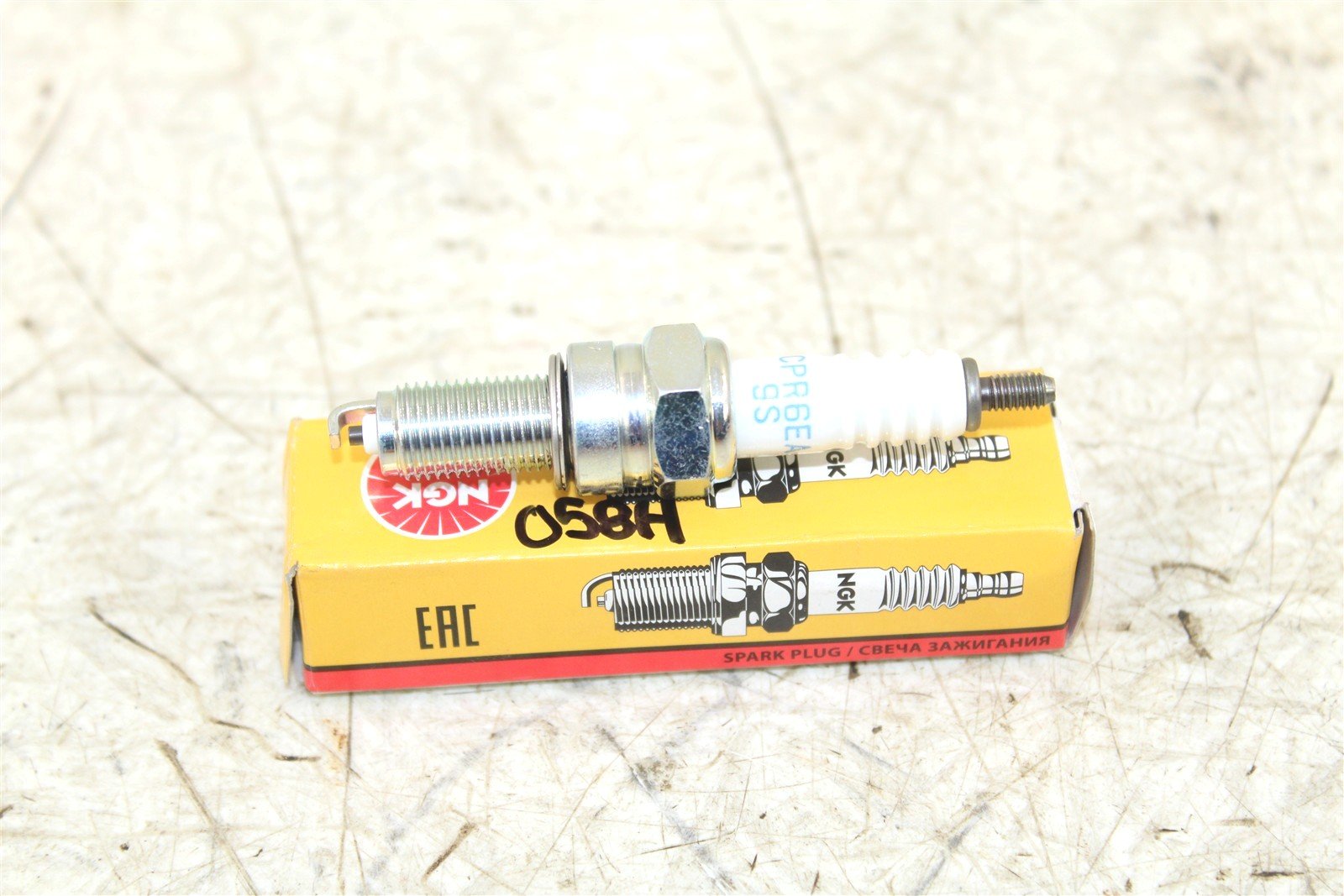 NGK Spark Plug CPR6EA-9S NEW 058H