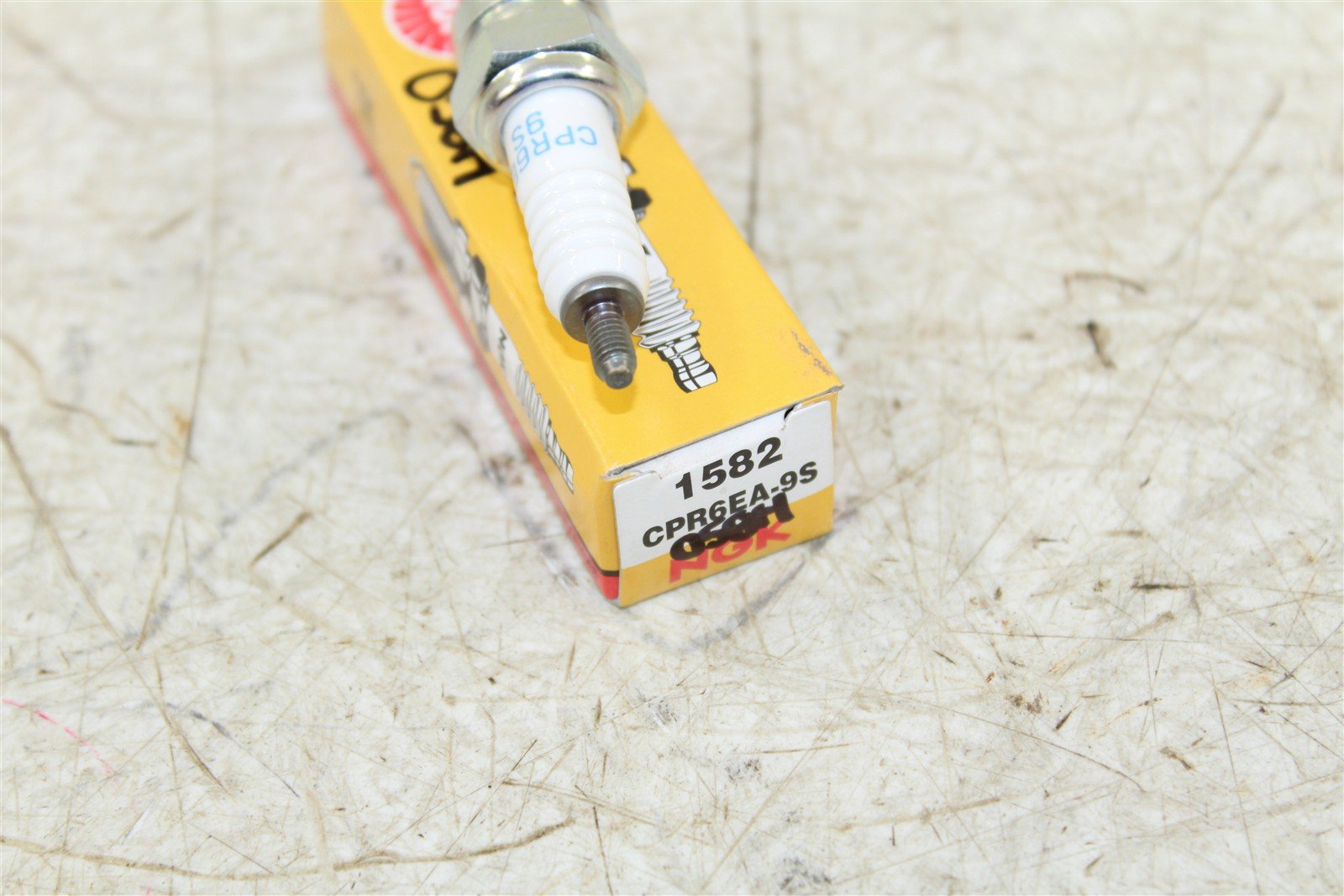 NGK Spark Plug CPR6EA-9S NEW 058H