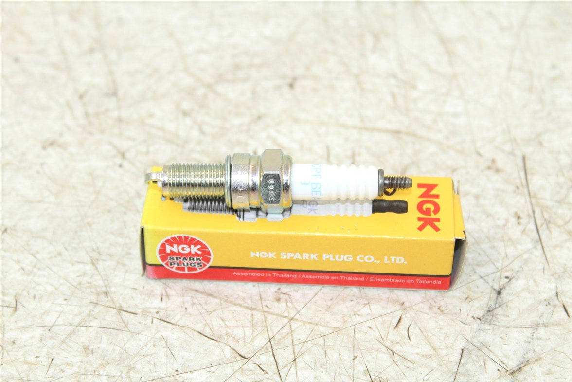 NGK Spark Plug CPR6EA-9 NEW 057H